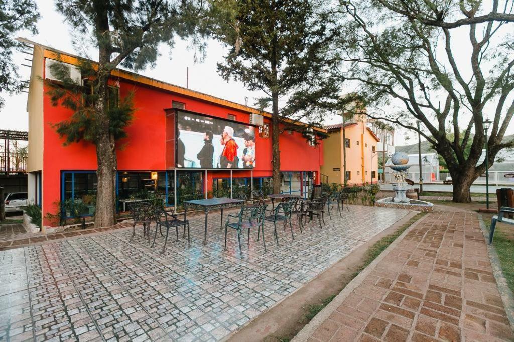Hotel Turin Villa Carlos Paz Bagian luar foto